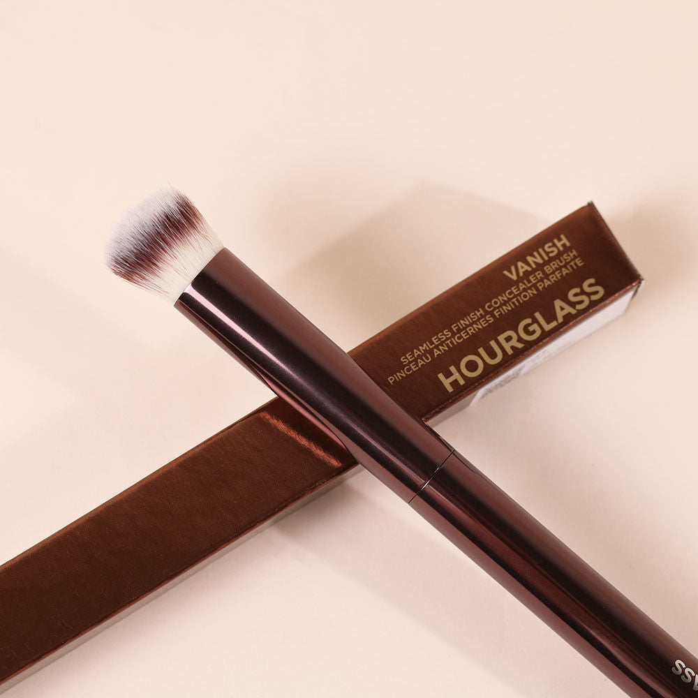 Brocha correctora Hourglass Vanish Seamless Finish