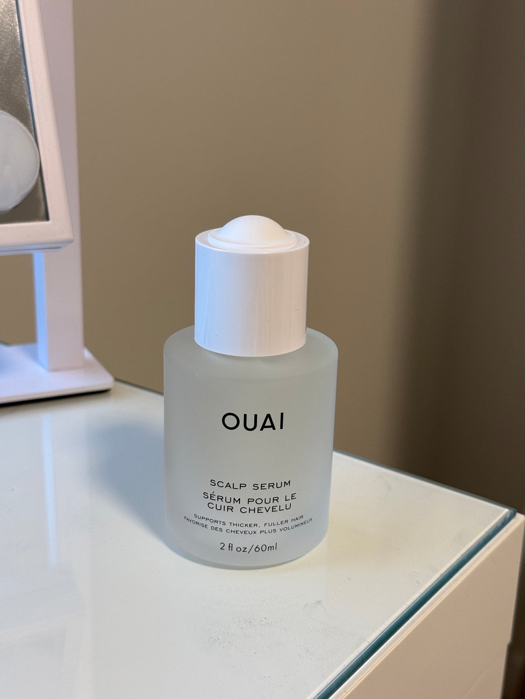 Suero hidratante para el cuero cabelludo OUAI para un cabello sano y con más volumen