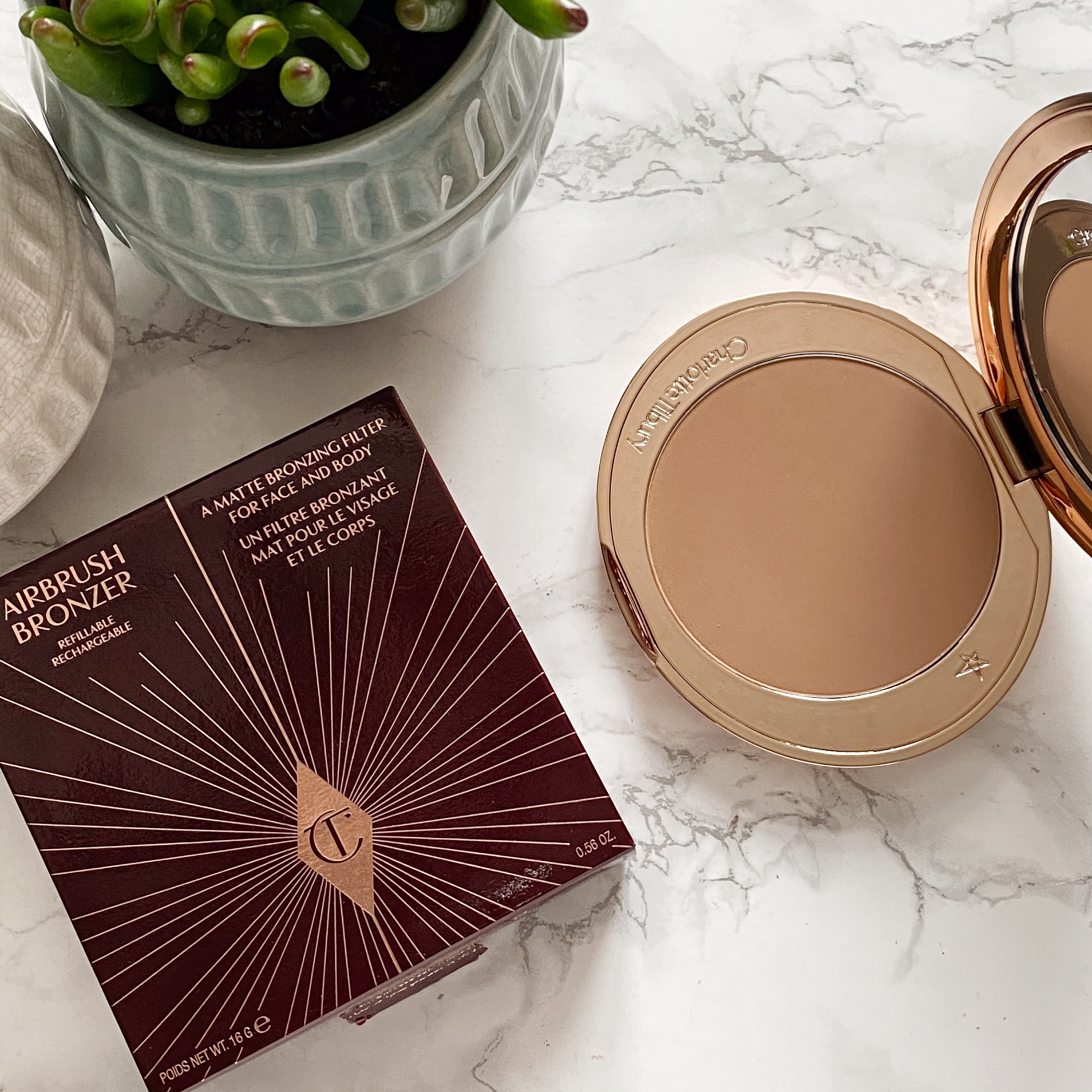 Bronceador mate con aerógrafo de Charlotte Tilbury