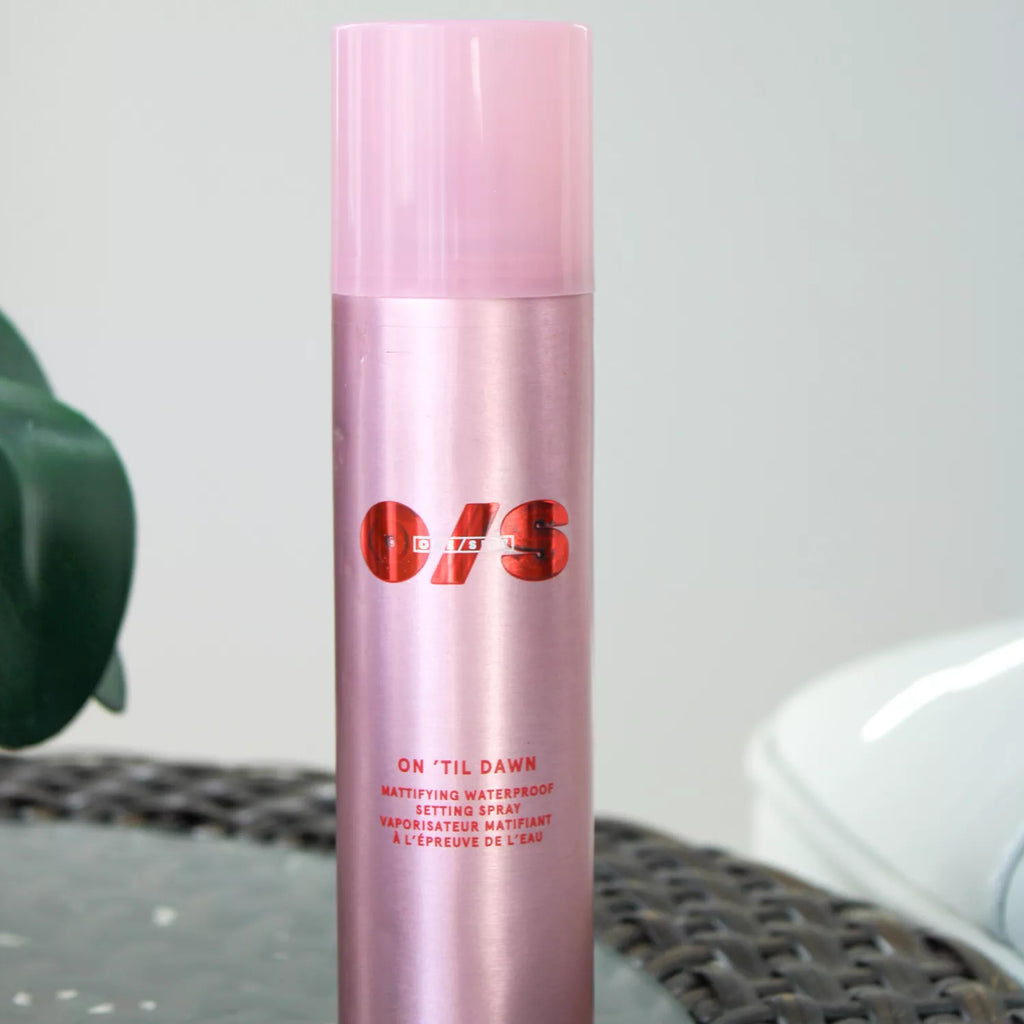 ONE/SIZE by Patrick Starrr On 'Til Dawn matirajući vodootporni sprej za fiksiranje tena