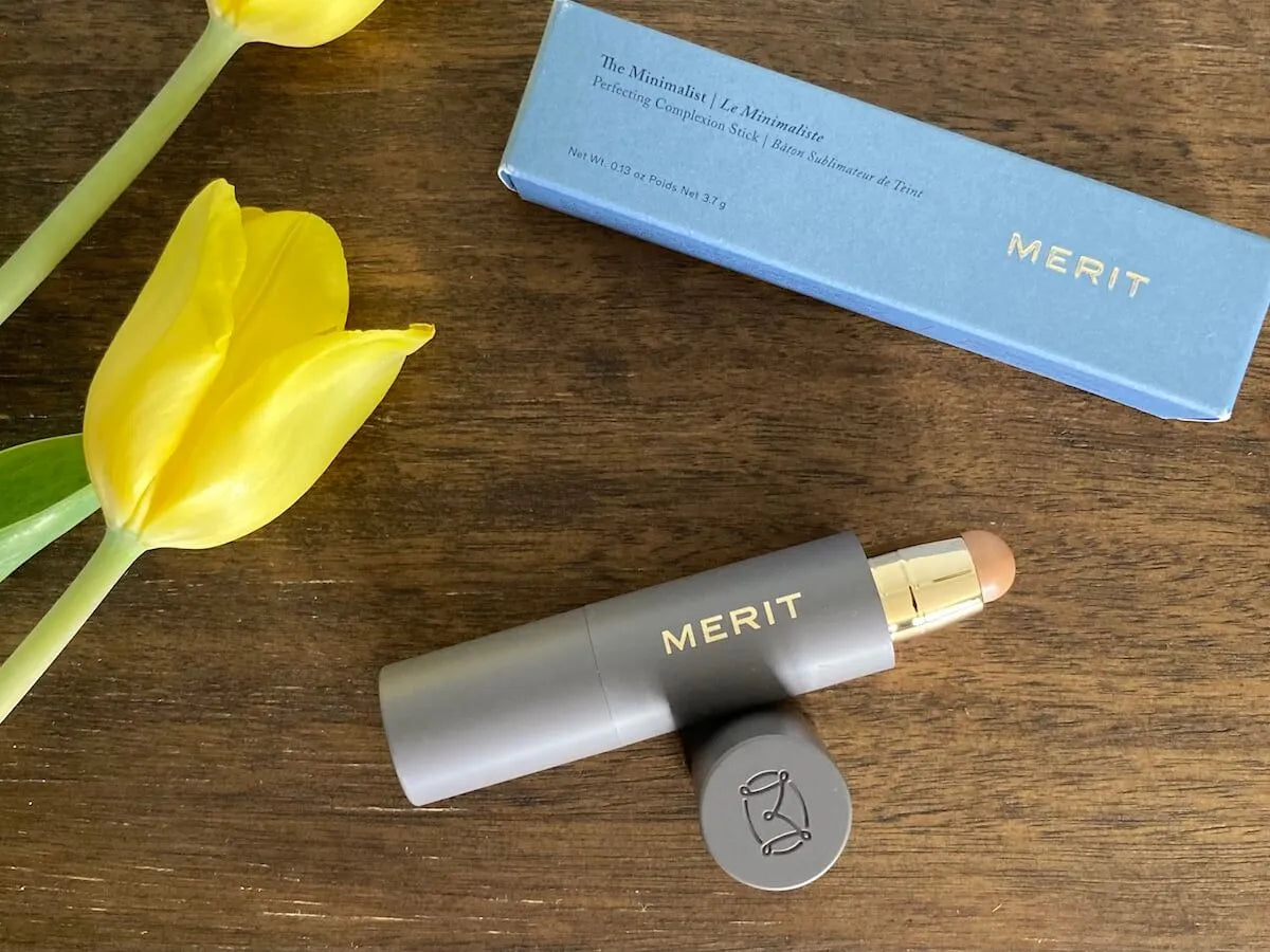 MERIT Base de maquillaje y corrector en barra minimalista perfeccionador de complexión