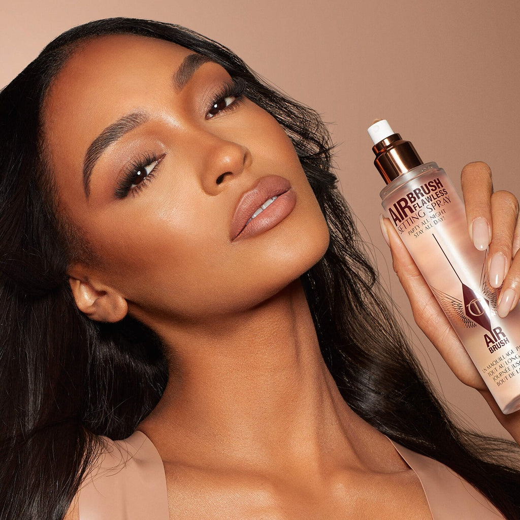 Spray fijador hidratante y resistente al agua Airbrush Flawless de Charlotte Tilbury
