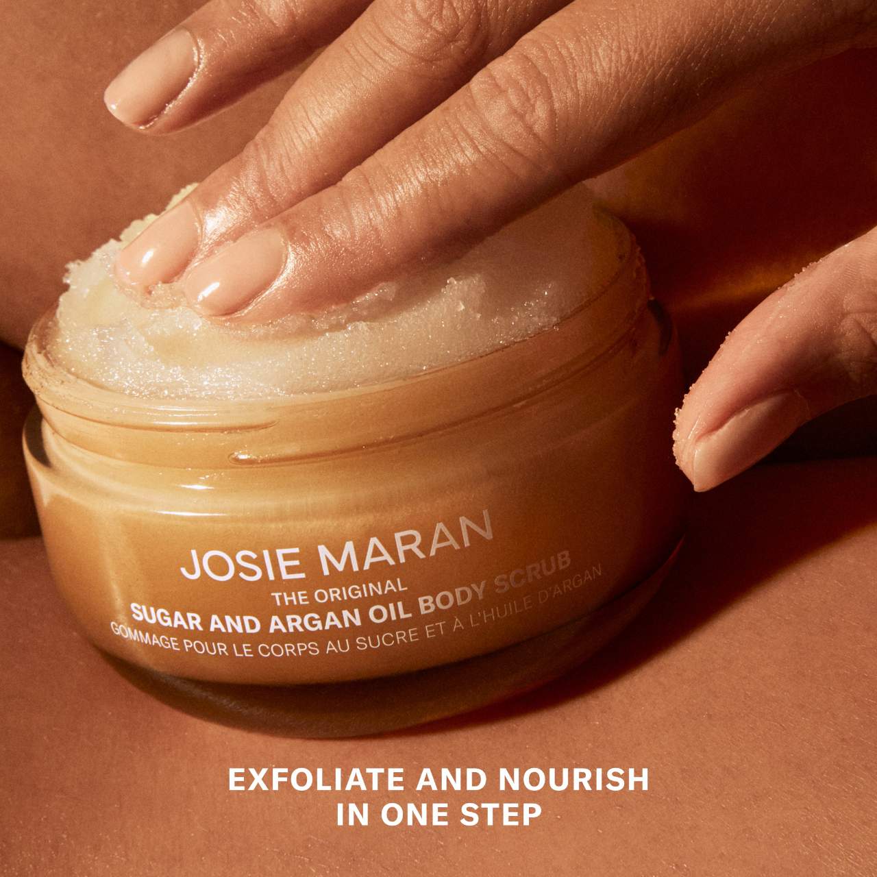 Exfoliante corporal con aceite de argán y bálsamo de azúcar de Josie Maran