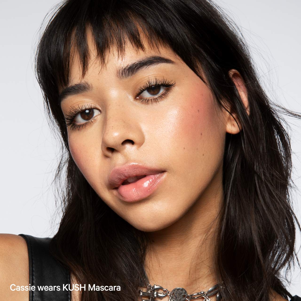 Máscara de pestañas de alto volumen MILK MAKEUP KUSH